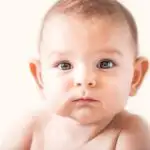 אוזניים בולטות לתינוק